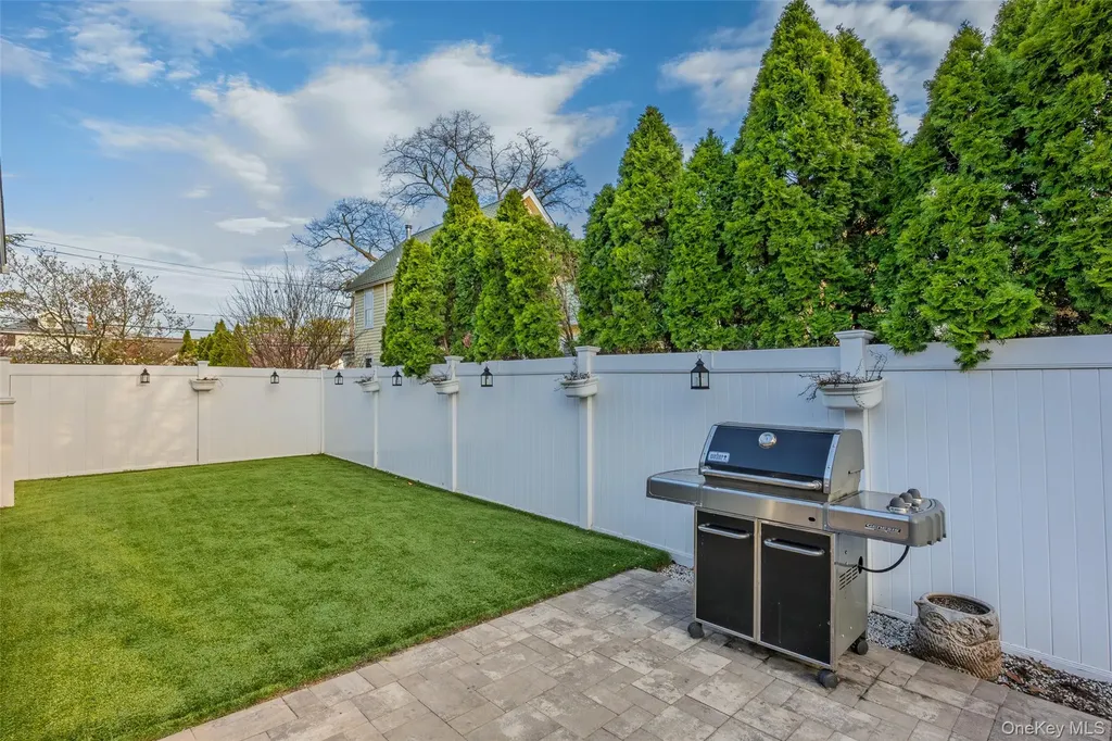 2489 Eileen Road Oceanside NY 11572