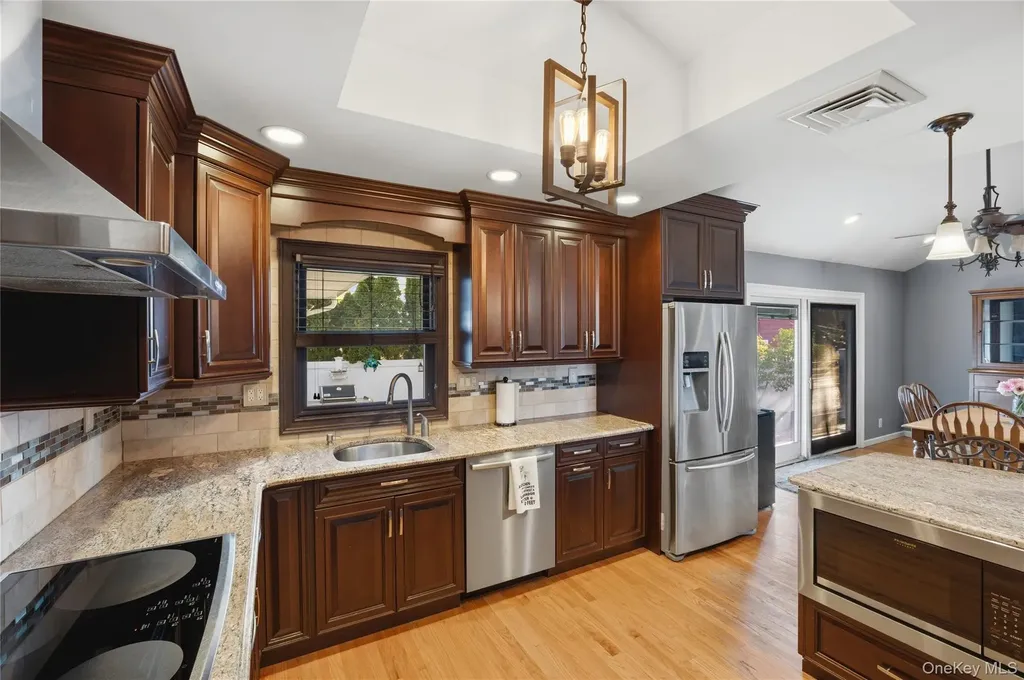 2489 Eileen Road Oceanside NY 11572