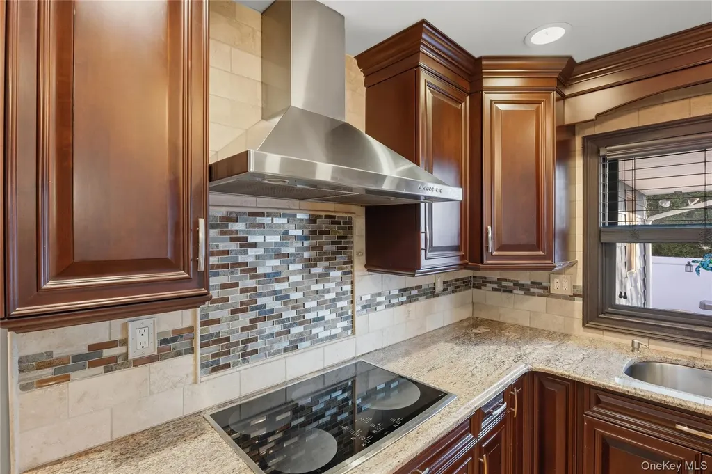 2489 Eileen Road Oceanside NY 11572