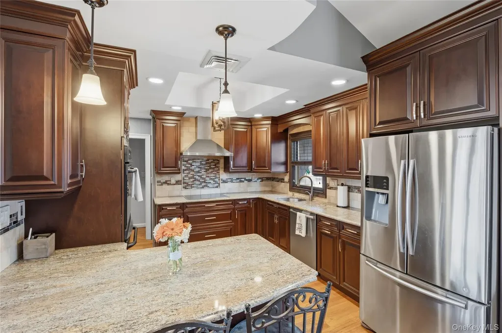 2489 Eileen Road Oceanside NY 11572