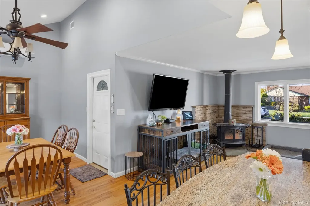 2489 Eileen Road Oceanside NY 11572