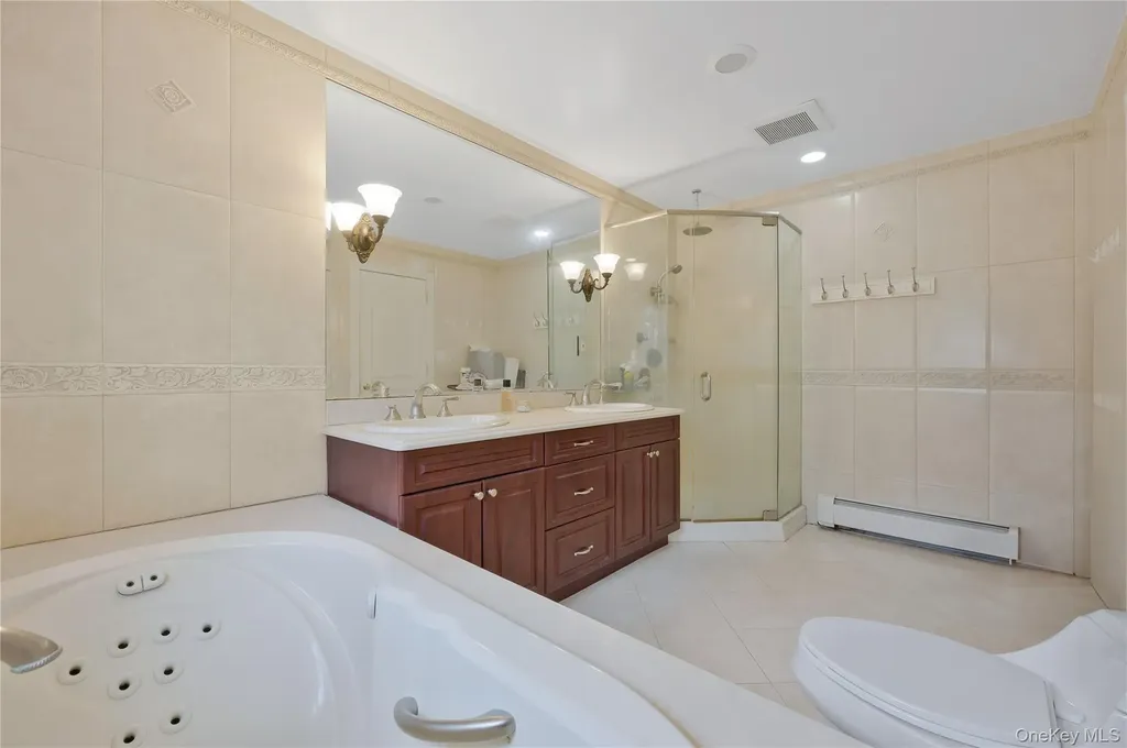 8 Percheron Lane Roslyn Heights NY 11577