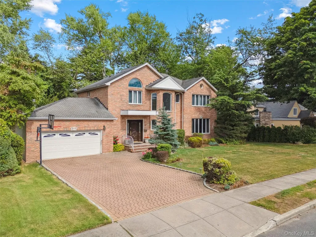 8 Percheron Lane Roslyn Heights NY 11577