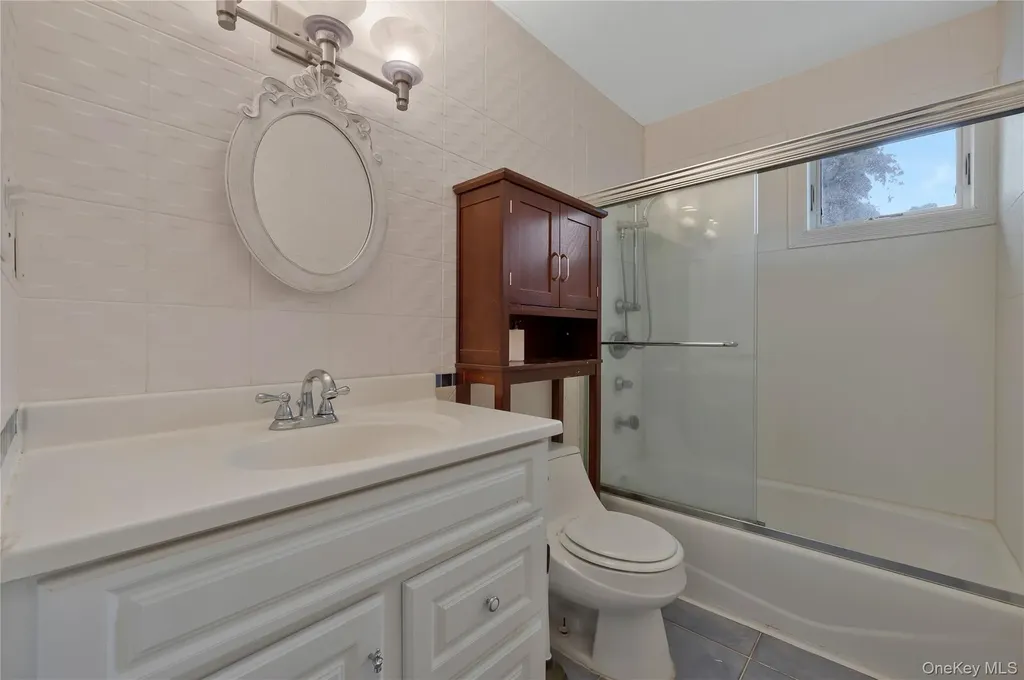 8 Percheron Lane Roslyn Heights NY 11577