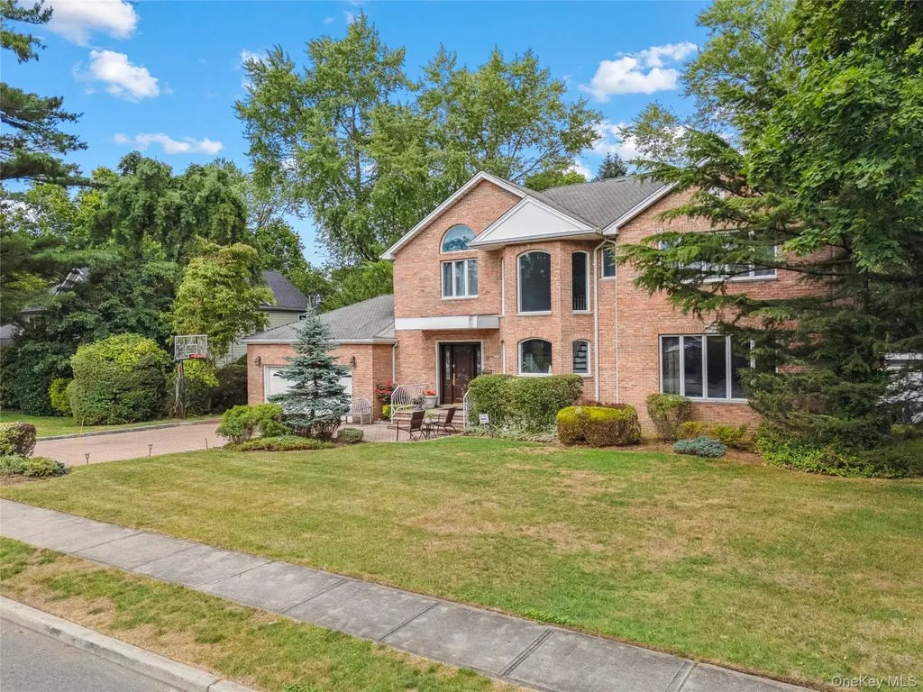 8 Percheron Lane Roslyn Heights NY 11577
