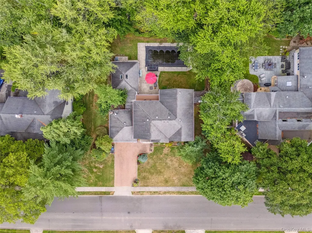 8 Percheron Lane Roslyn Heights NY 11577