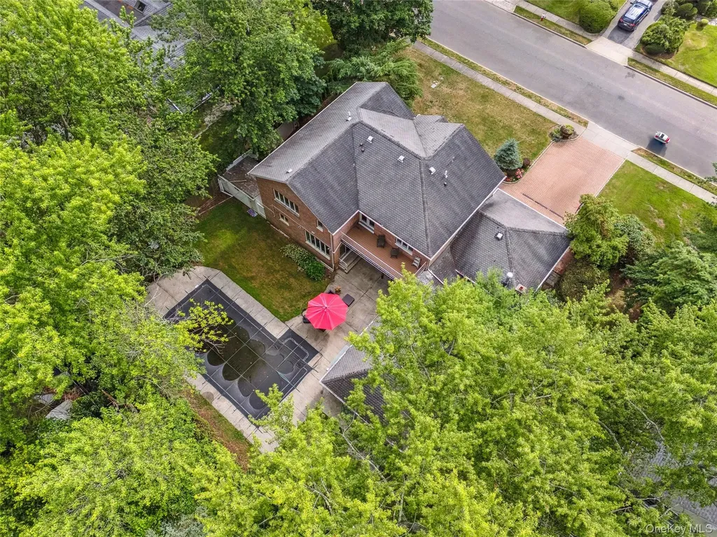 8 Percheron Lane Roslyn Heights NY 11577
