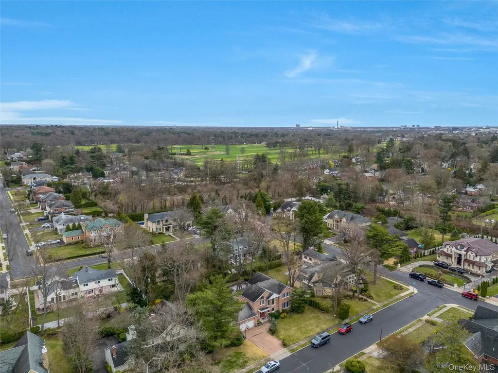 8 Percheron Lane Roslyn Heights NY 11577