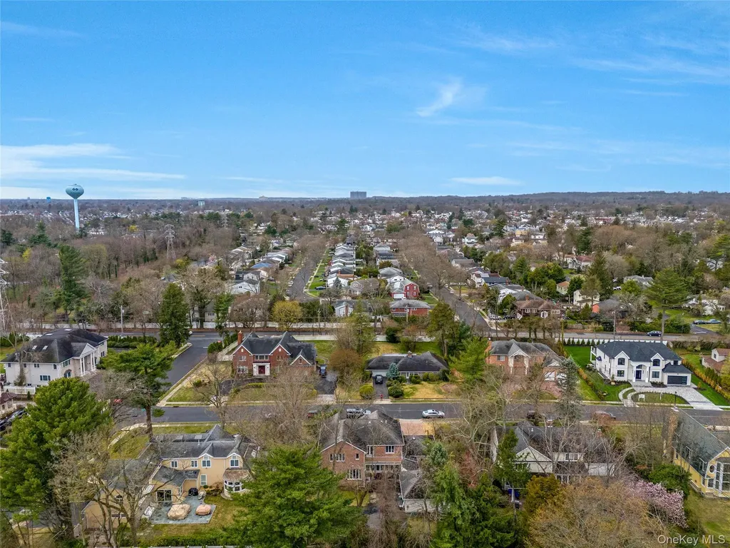 8 Percheron Lane Roslyn Heights NY 11577
