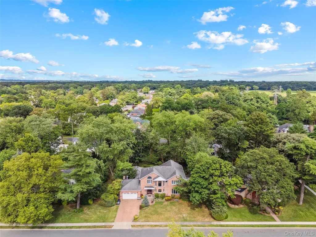 8 Percheron Lane Roslyn Heights NY 11577