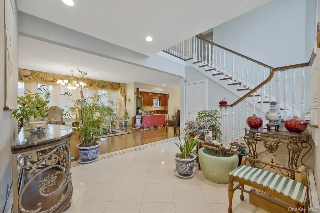 8 Percheron Lane Roslyn Heights NY 11577