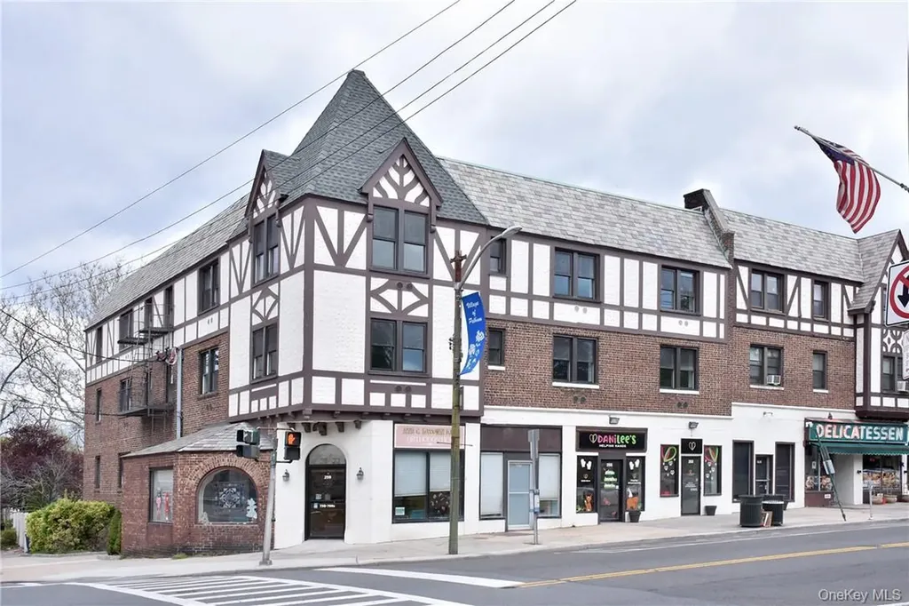 235 Wolfs Lane Pelham NY 10803