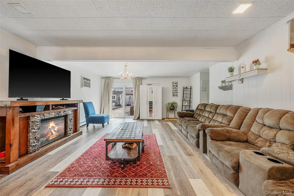 2 Drake Lane Levittown NY 11756