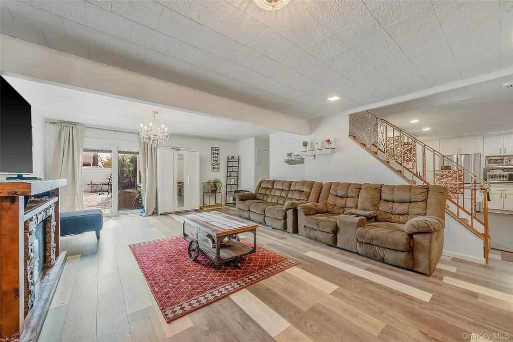 2 Drake Lane Levittown NY 11756