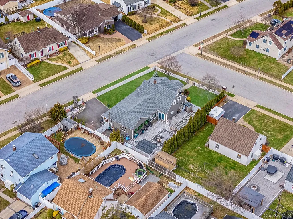 2 Drake Lane Levittown NY 11756