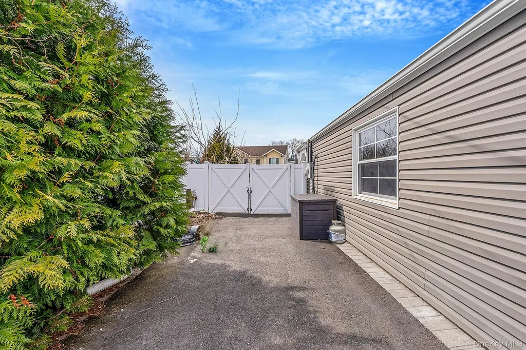 2 Drake Lane Levittown NY 11756