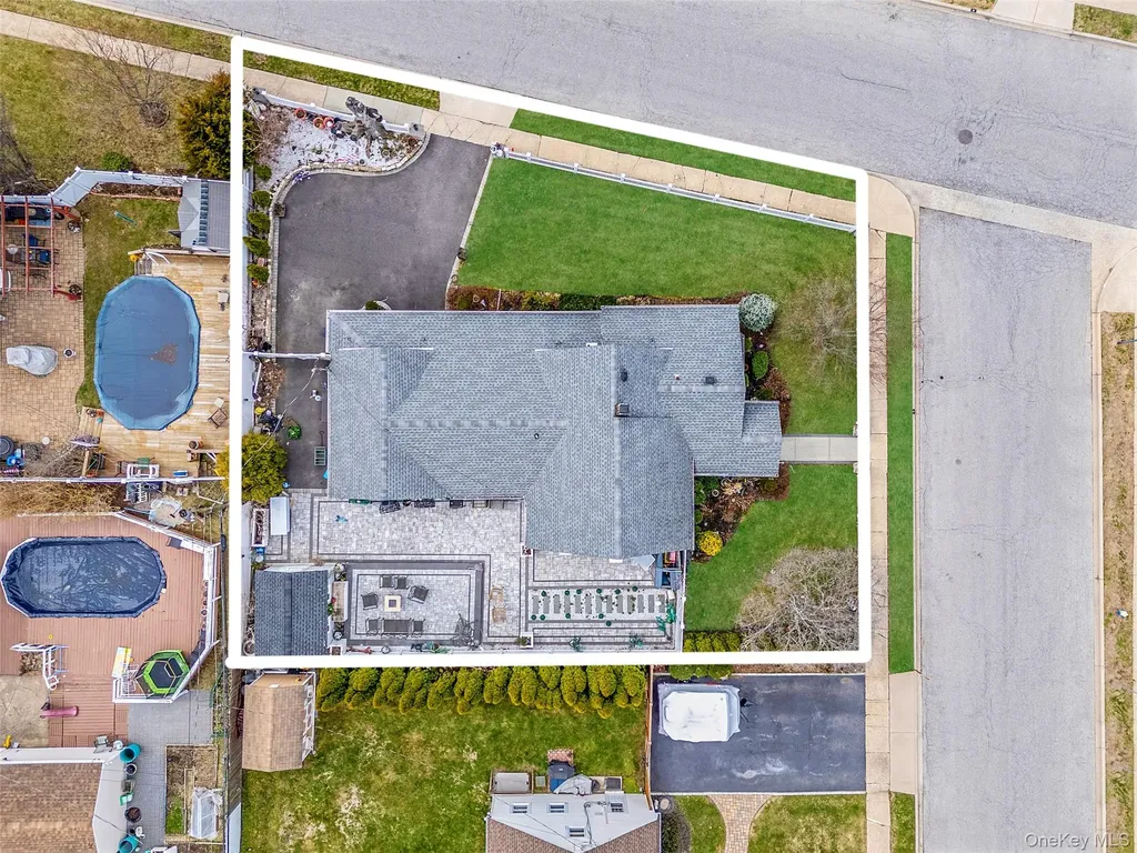 2 Drake Lane Levittown NY 11756