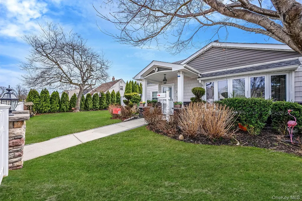 2 Drake Lane Levittown NY 11756