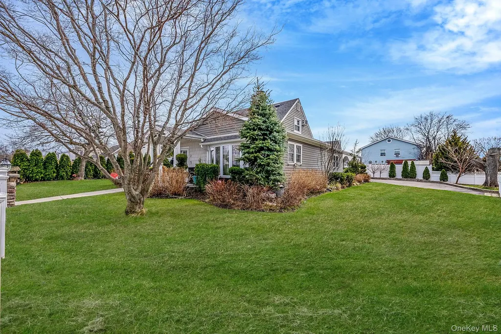 2 Drake Lane Levittown NY 11756