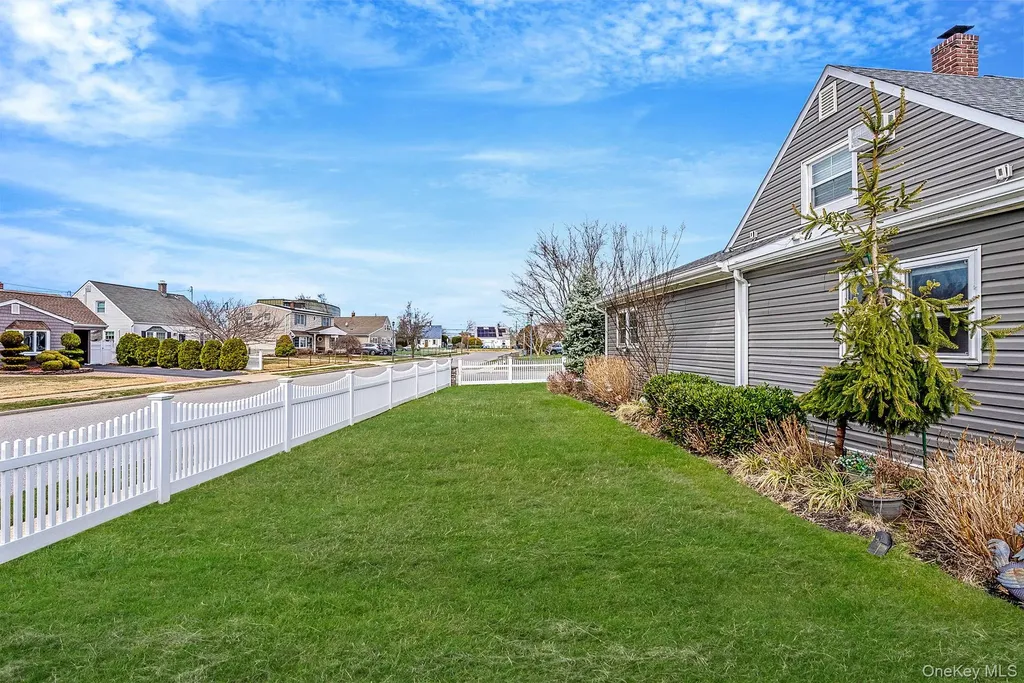 2 Drake Lane Levittown NY 11756