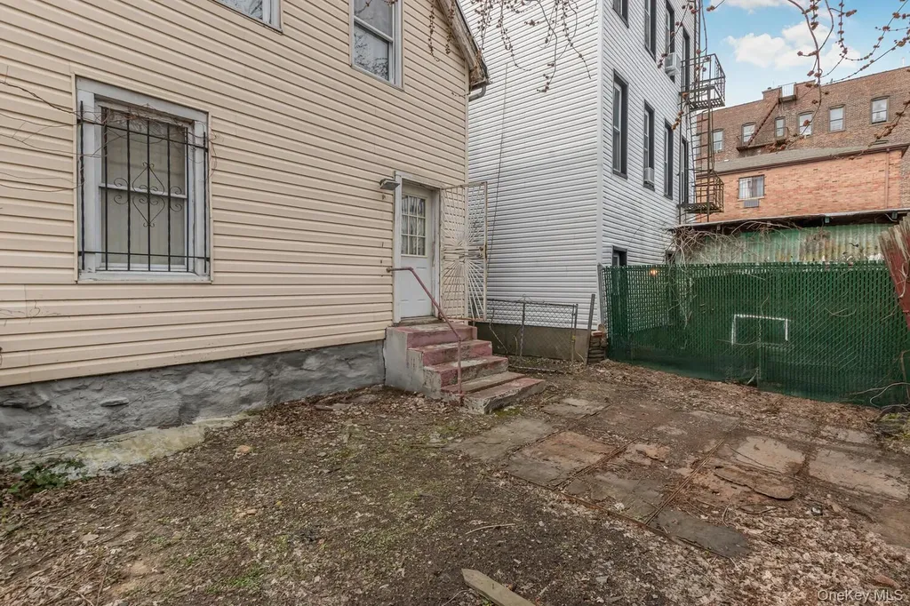 777 E 225th Street Bronx NY 10466