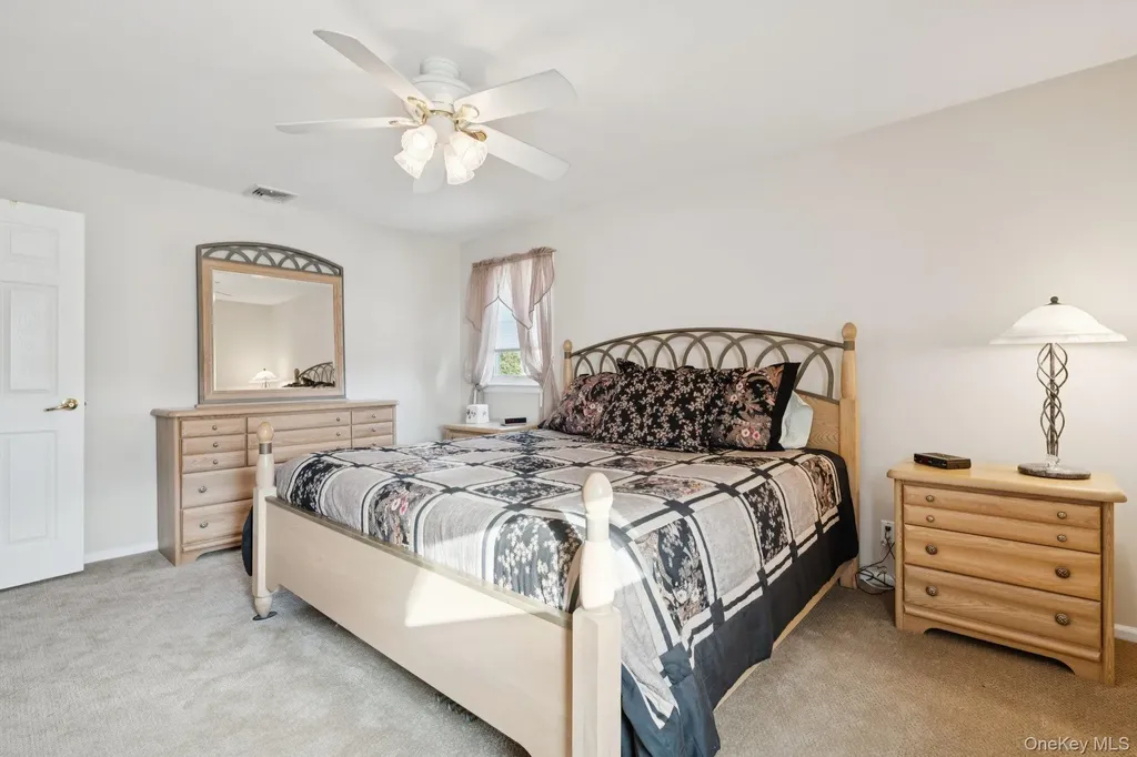 2487 Abbey Lane Seaford NY 11783