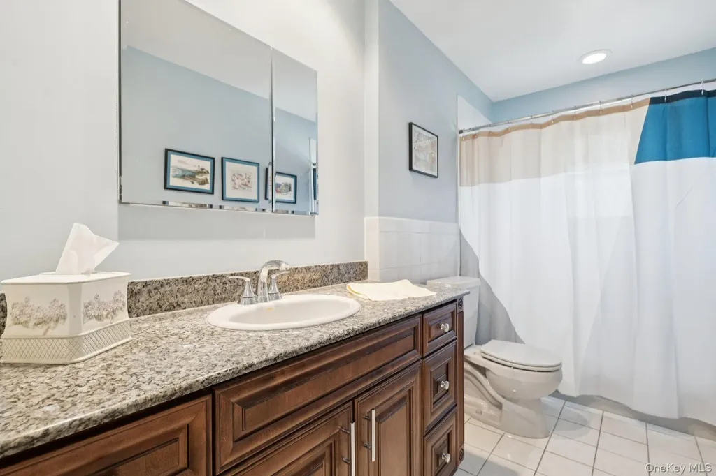 2487 Abbey Lane Seaford NY 11783
