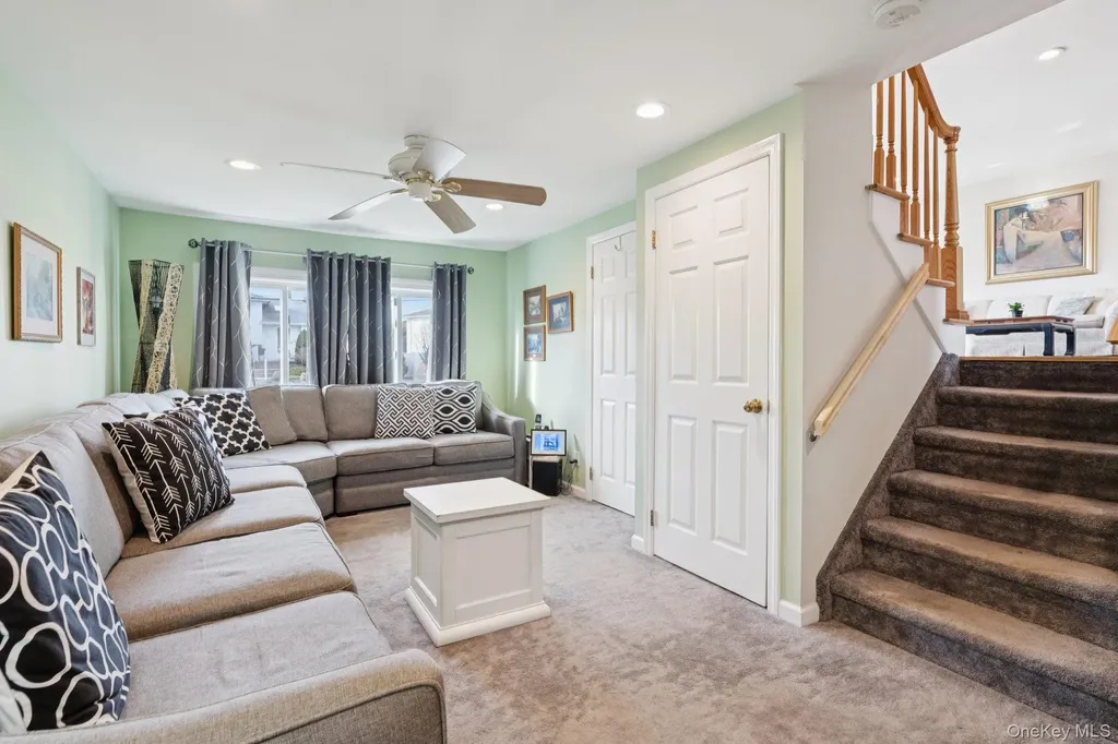2487 Abbey Lane Seaford NY 11783