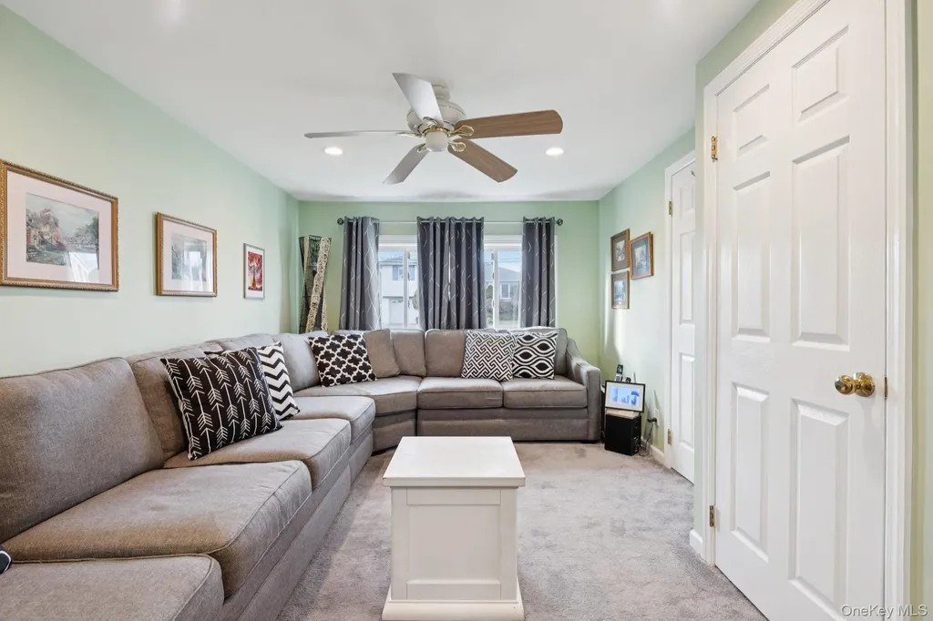 2487 Abbey Lane Seaford NY 11783