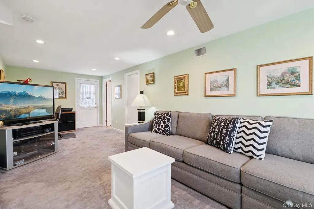2487 Abbey Lane Seaford NY 11783