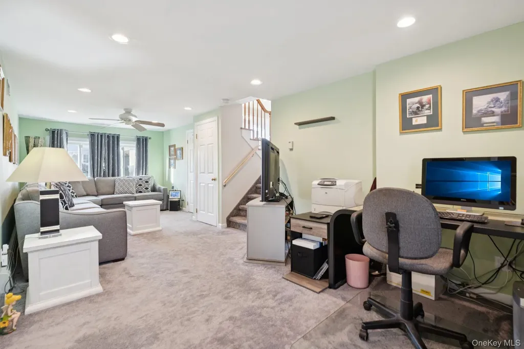 2487 Abbey Lane Seaford NY 11783