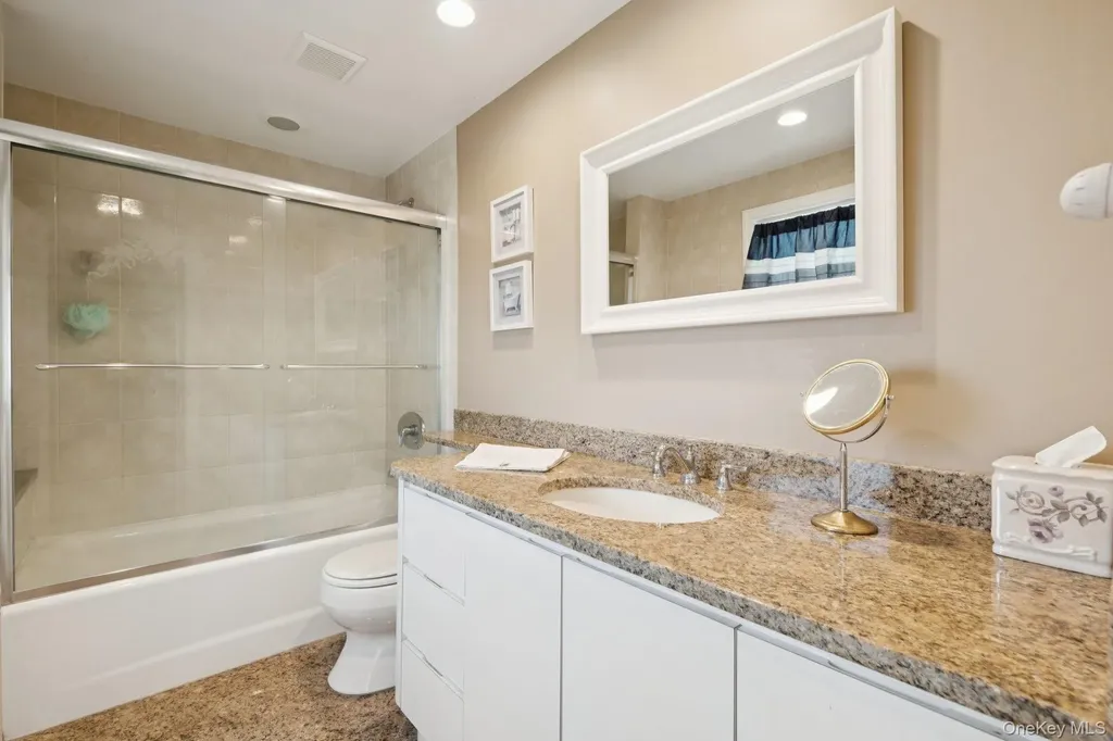 2487 Abbey Lane Seaford NY 11783