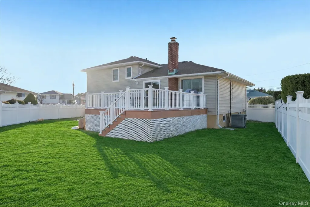 2487 Abbey Lane Seaford NY 11783