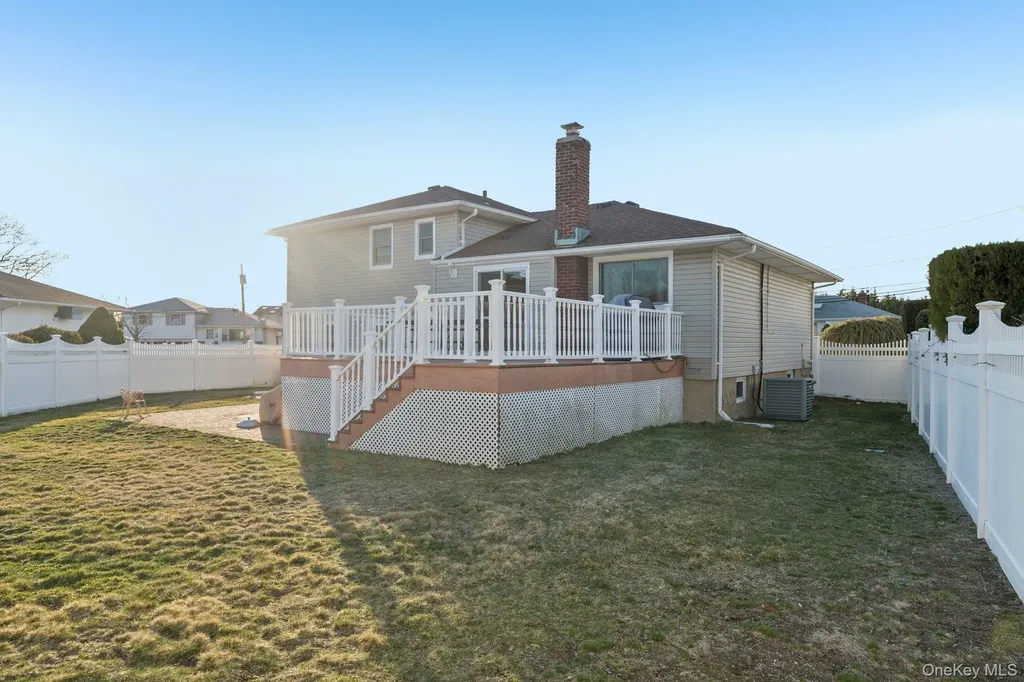2487 Abbey Lane Seaford NY 11783