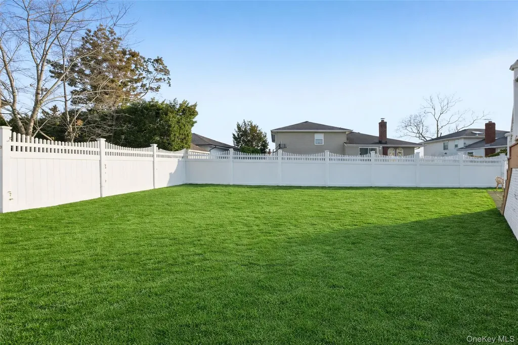 2487 Abbey Lane Seaford NY 11783