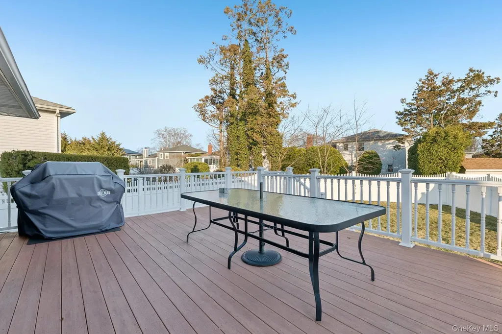 2487 Abbey Lane Seaford NY 11783
