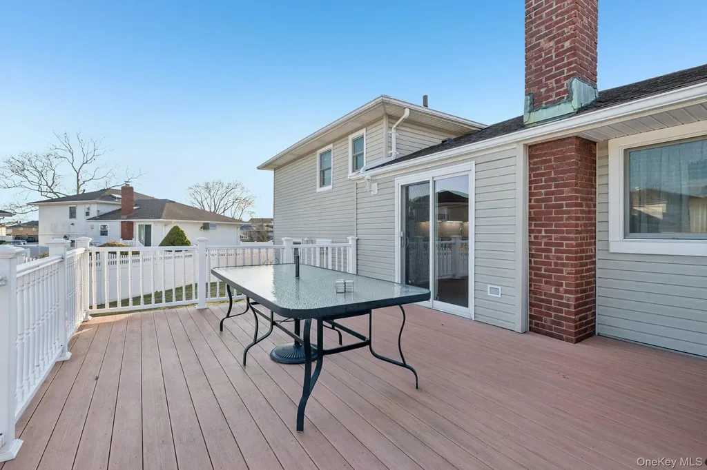 2487 Abbey Lane Seaford NY 11783