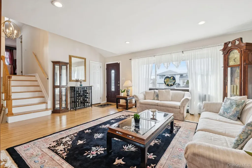 2487 Abbey Lane Seaford NY 11783