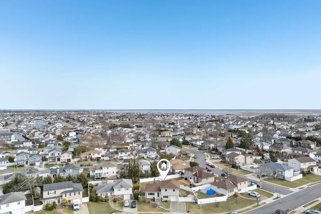 2487 Abbey Lane Seaford NY 11783