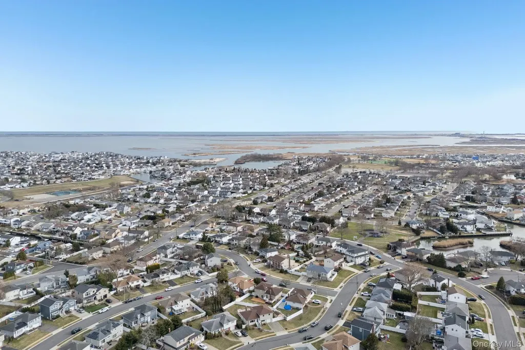 2487 Abbey Lane Seaford NY 11783