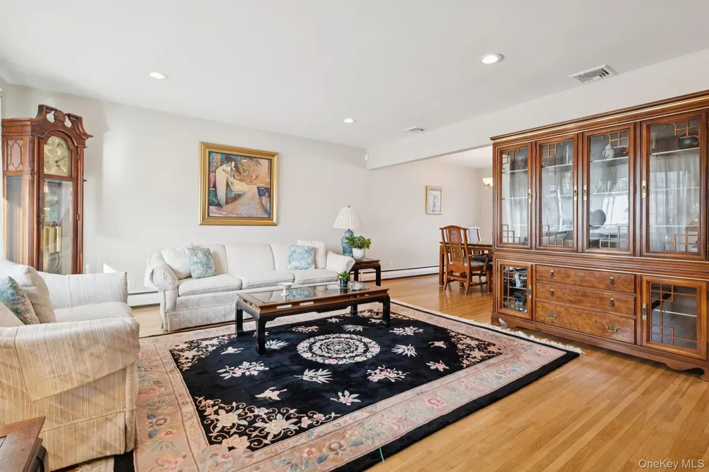 2487 Abbey Lane Seaford NY 11783