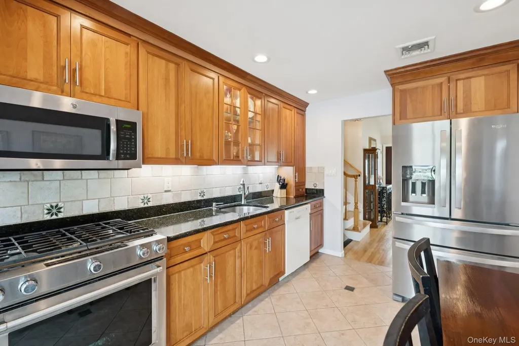 2487 Abbey Lane Seaford NY 11783