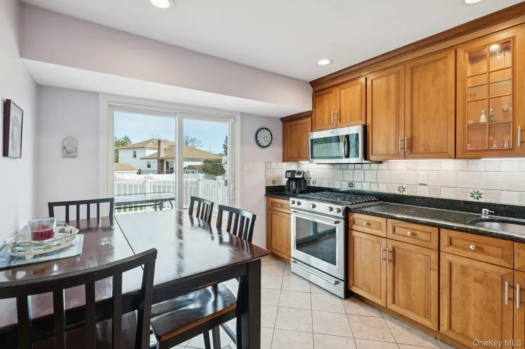 2487 Abbey Lane Seaford NY 11783