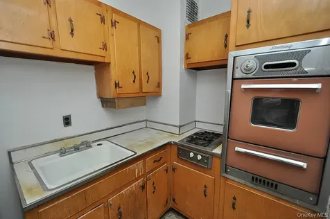 281 Garth Road Scarsdale NY 10583