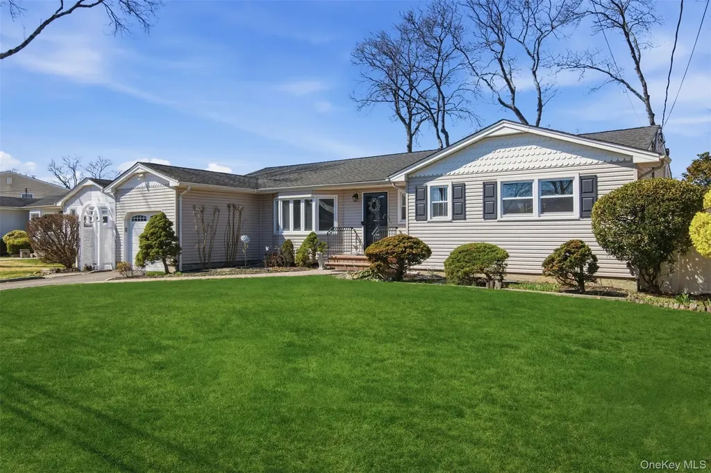 64 Avenue D Holbrook NY 11741