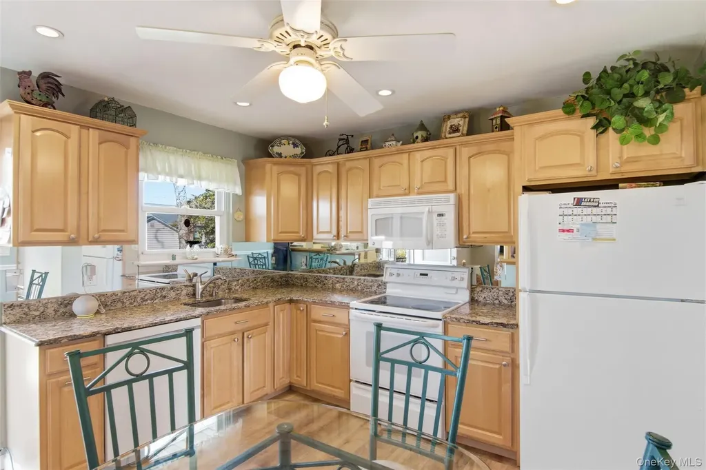 64 Avenue D Holbrook NY 11741