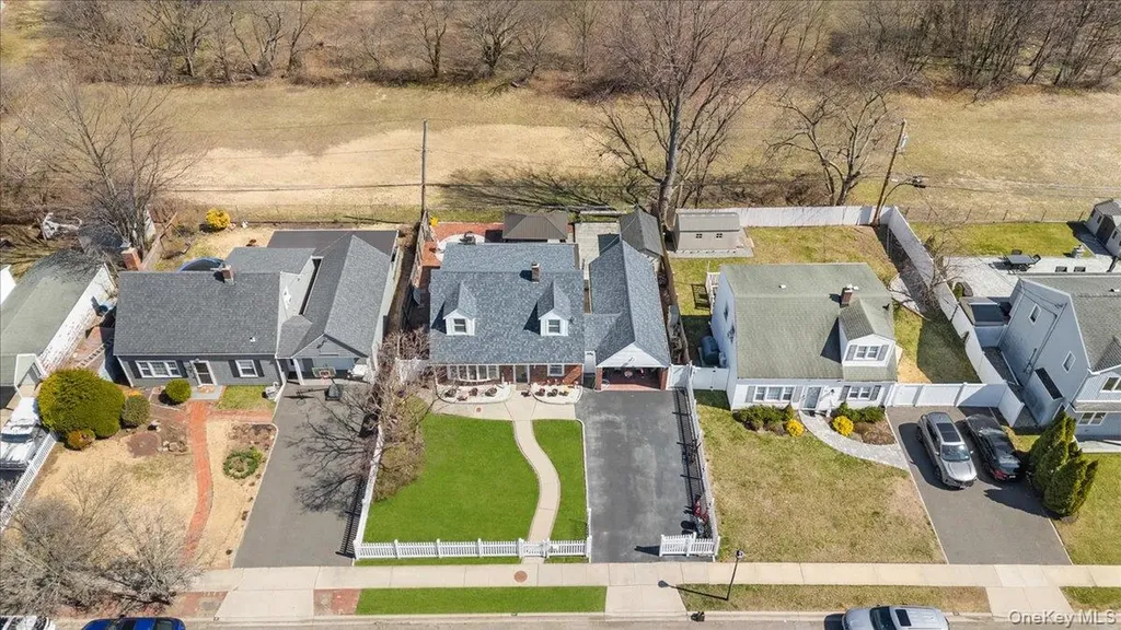 59 Slate Lane Levittown NY 11756