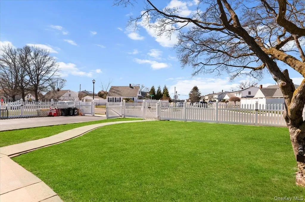 59 Slate Lane Levittown NY 11756