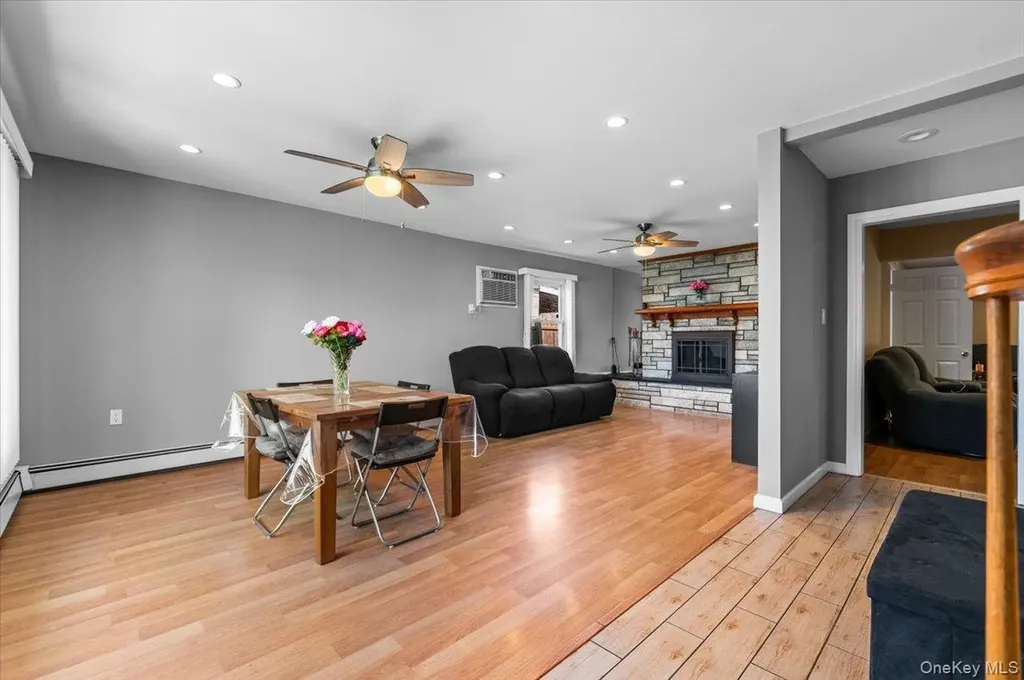 59 Slate Lane Levittown NY 11756