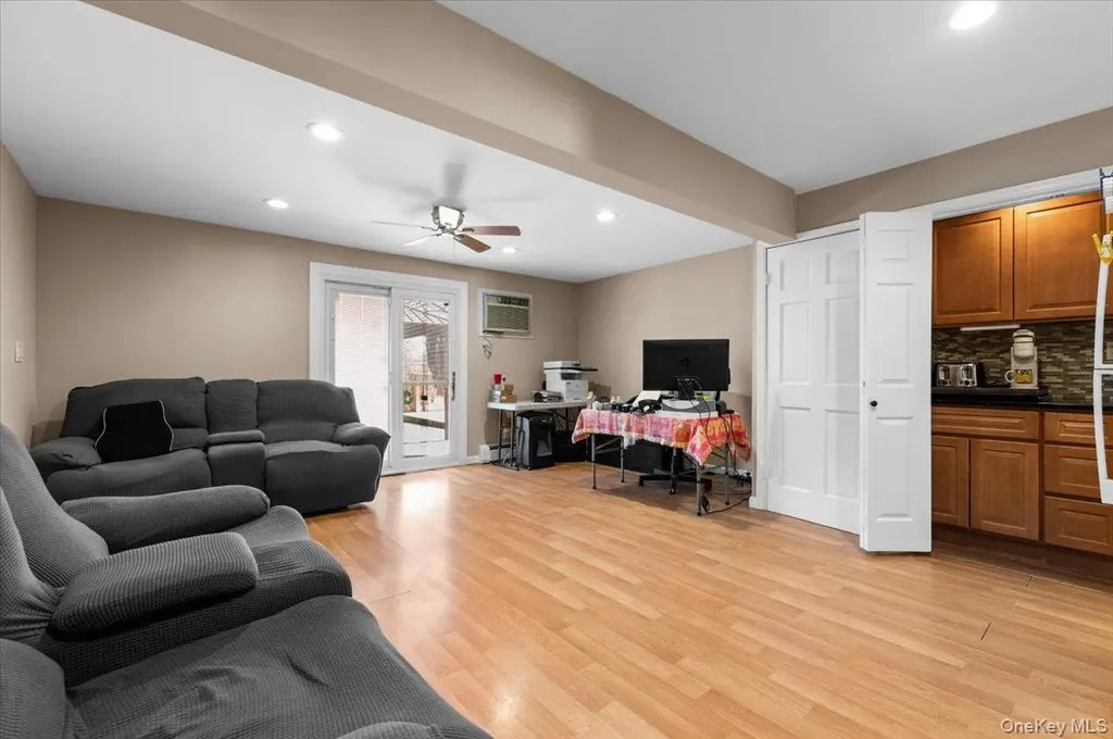 59 Slate Lane Levittown NY 11756